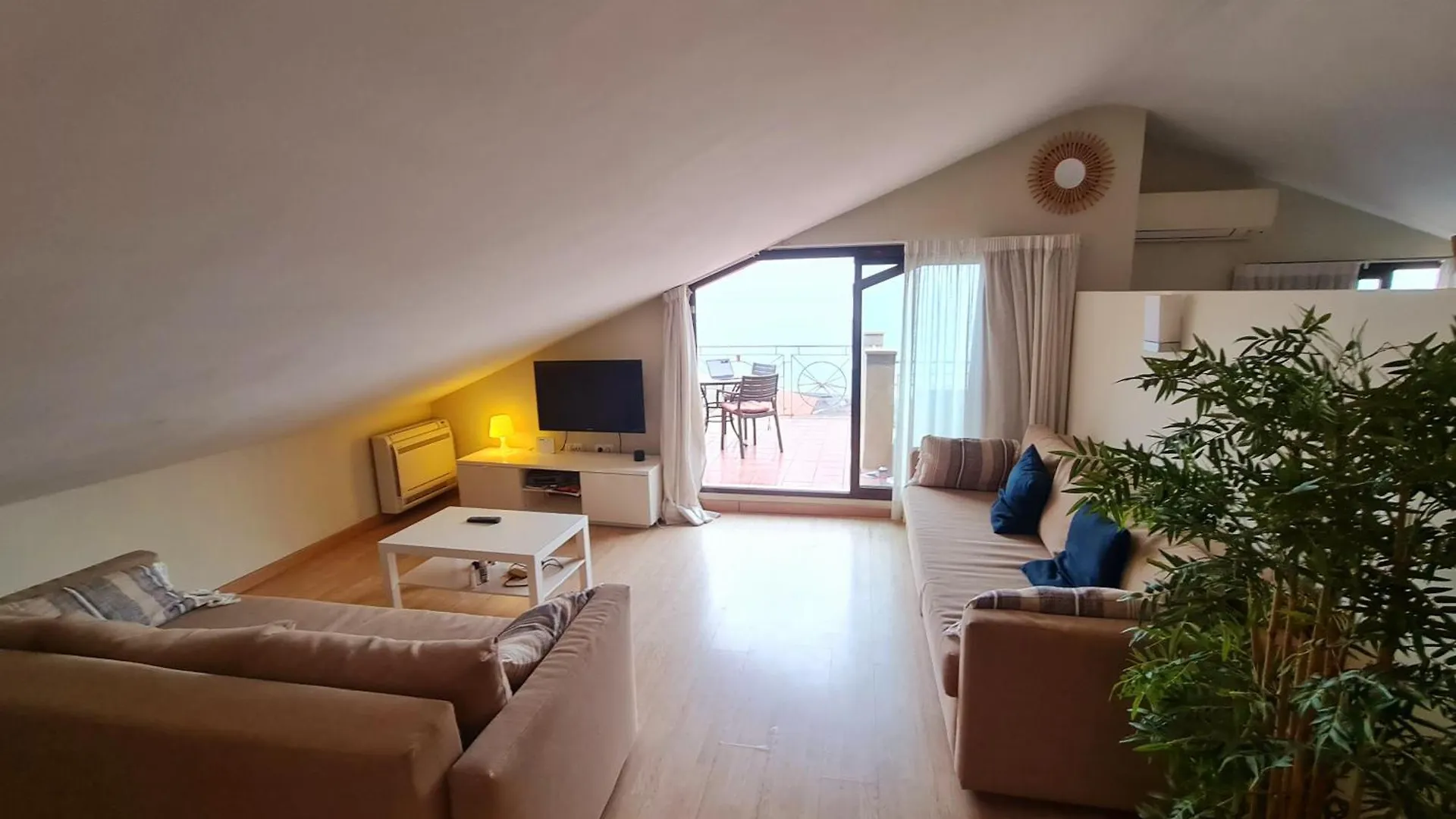 Exclusive Beachfront Penthouse Almayate Alto Apartmán