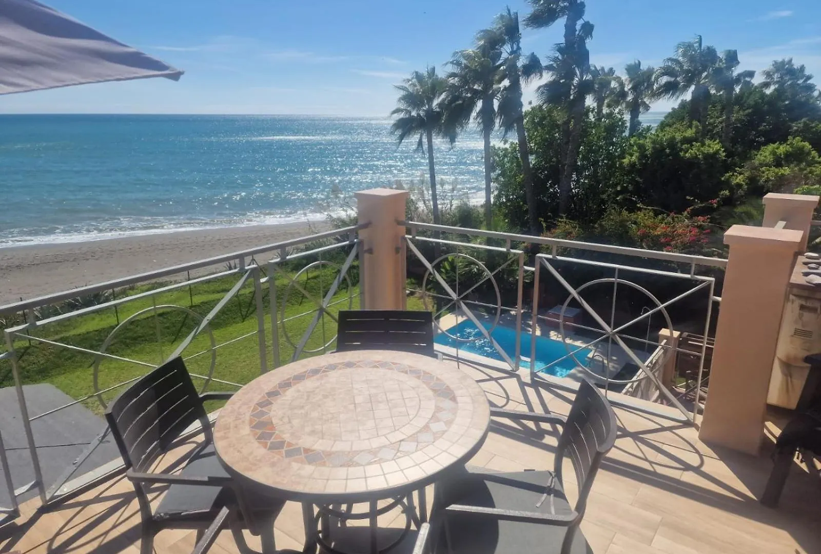 Apartmán Exclusive Beachfront Penthouse Almayate Alto